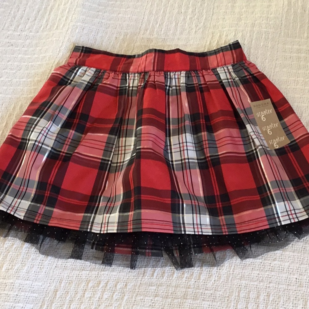 NWT. Girls size 6 short skirt with built-in shorts